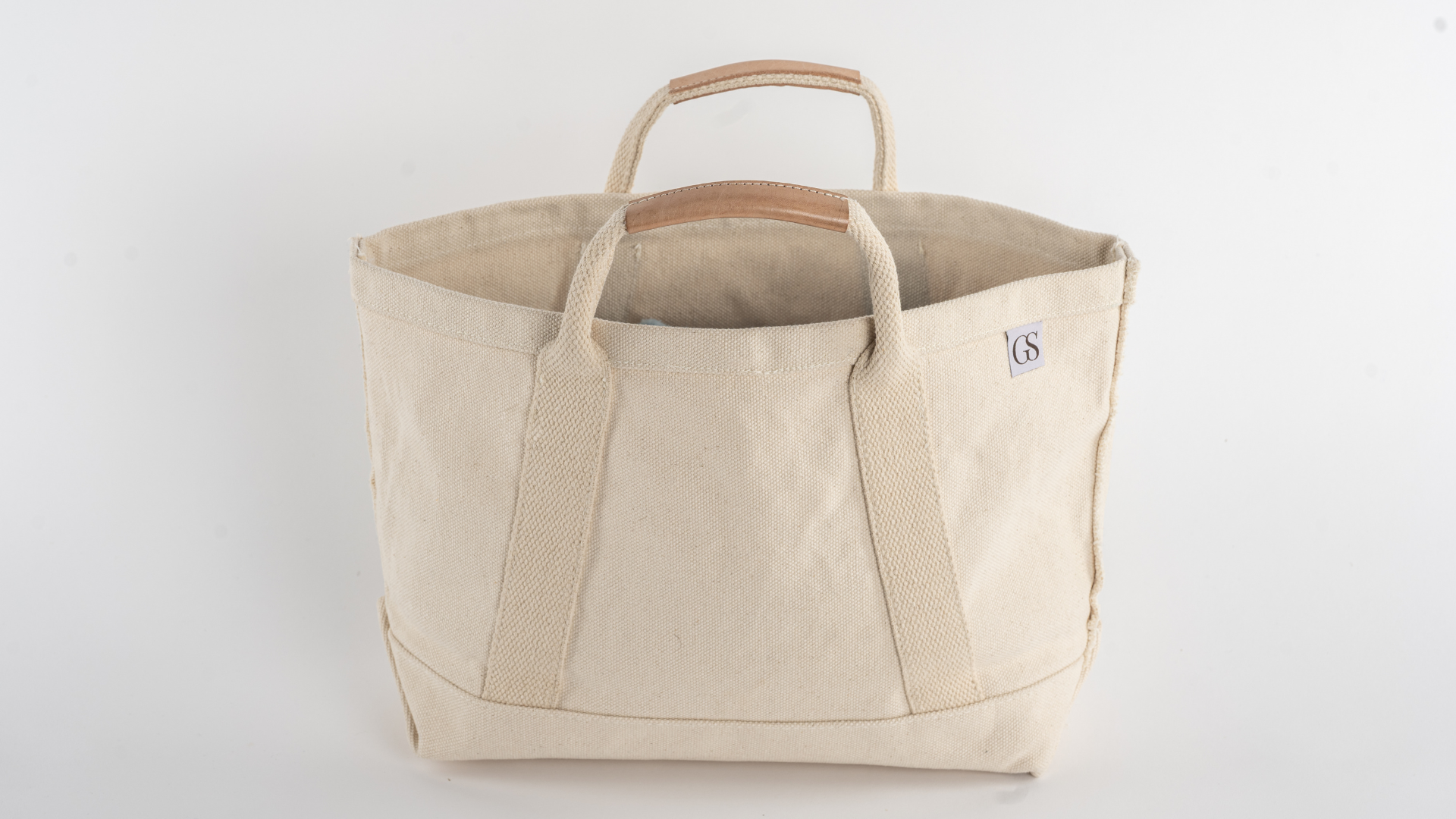 THE ESSENTIAL TOTE