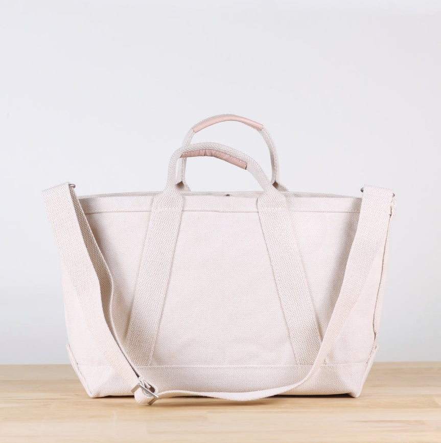 THE ESSENTIAL TOTE